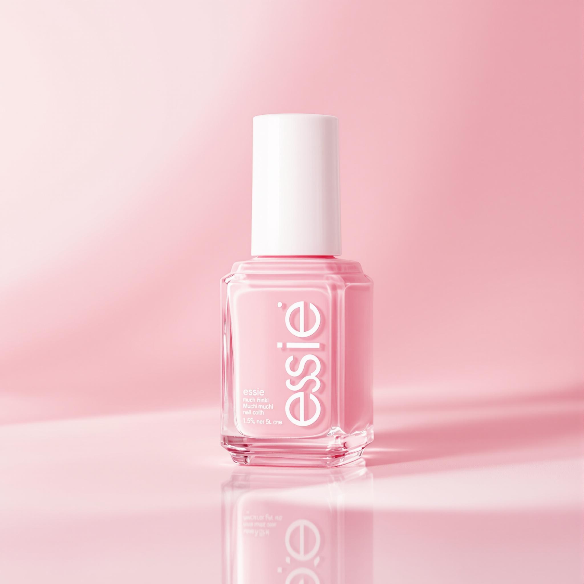 Palette élégante montrant la teinte rose tendre et sophistiquée du vernis Essie Muchi Muchi.